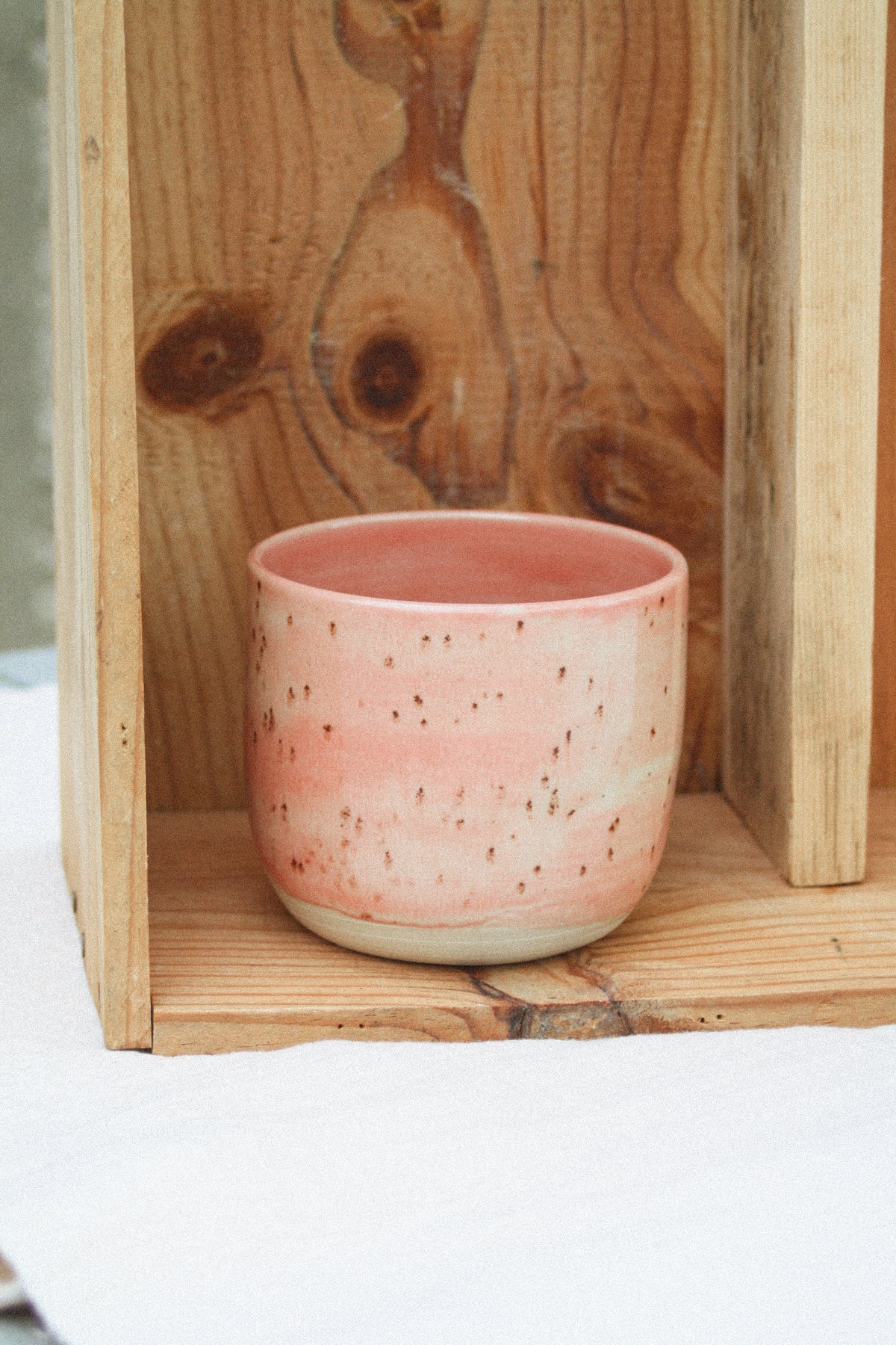 Tasse rose moucheté